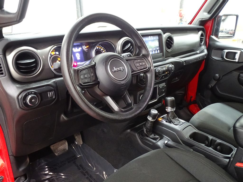Vehicle image 14 of 39