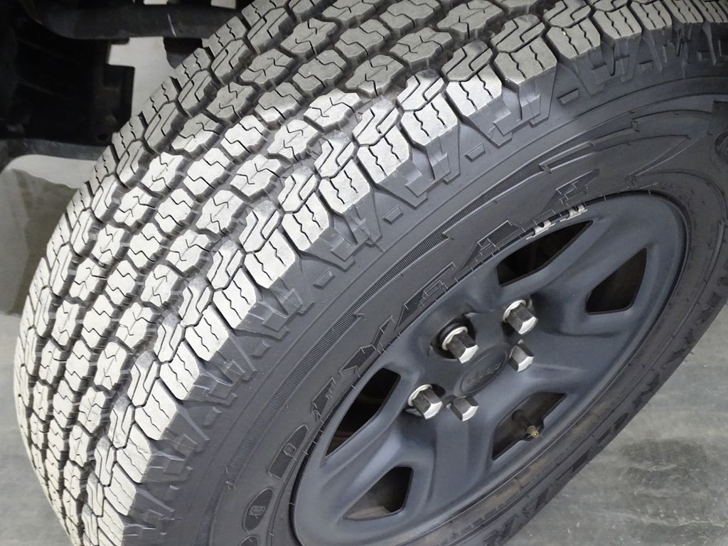 Vehicle image 8 of 39
