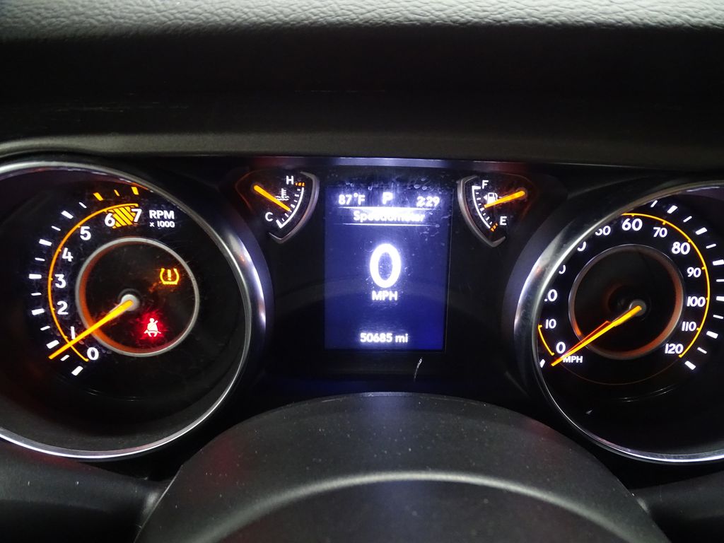 Vehicle image 16 of 39