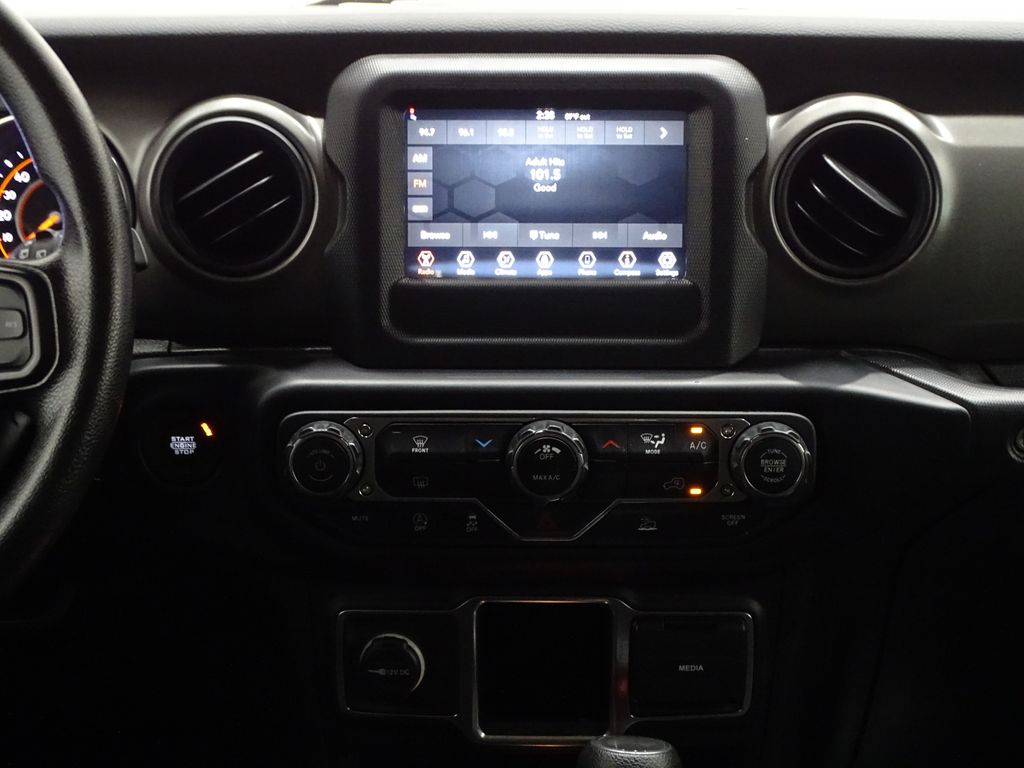 Vehicle image 22 of 39