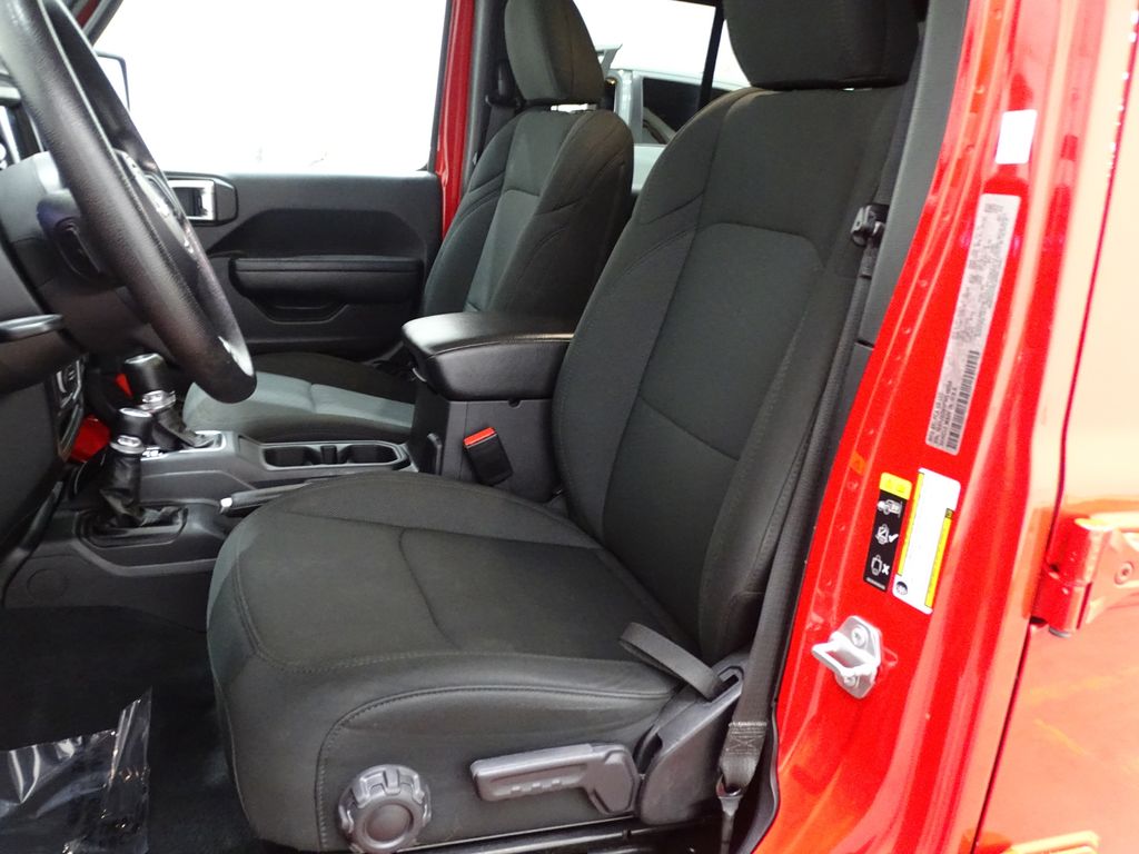 Vehicle image 10 of 39