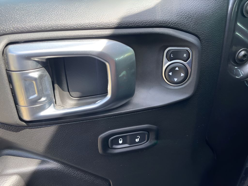 Vehicle image 28 of 29