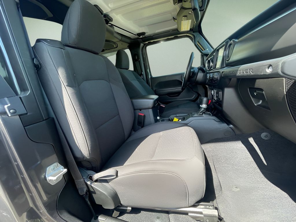 Vehicle image 17 of 29