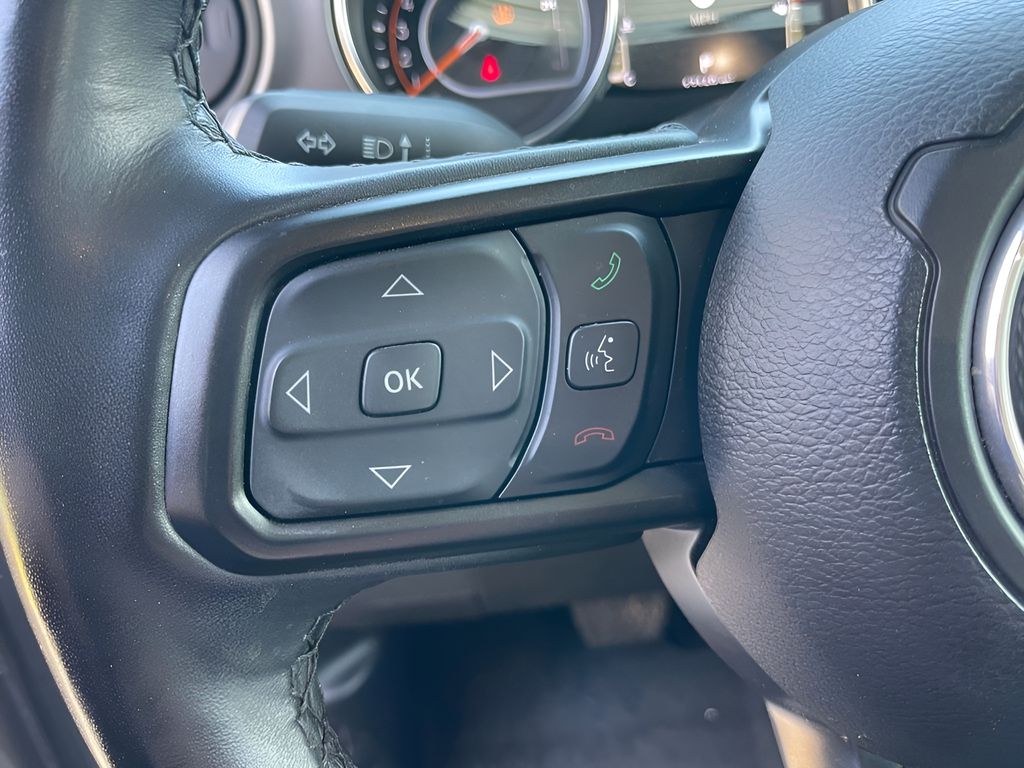 Vehicle image 27 of 29
