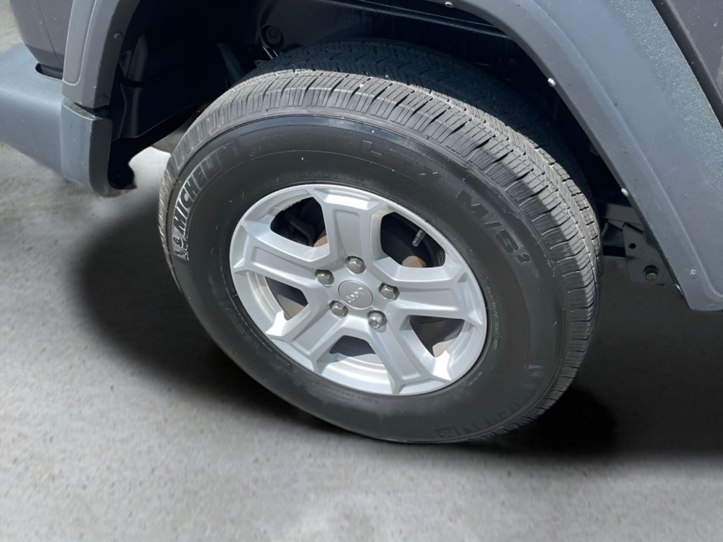 Vehicle image 13 of 29