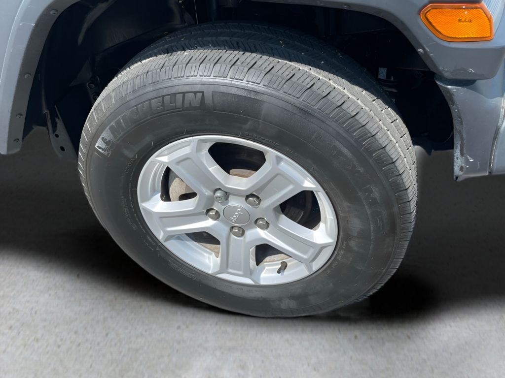 Vehicle image 12 of 29