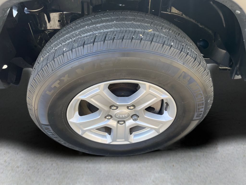 Vehicle image 15 of 29
