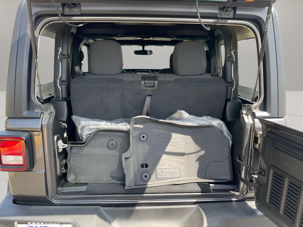 Vehicle image 16 of 29