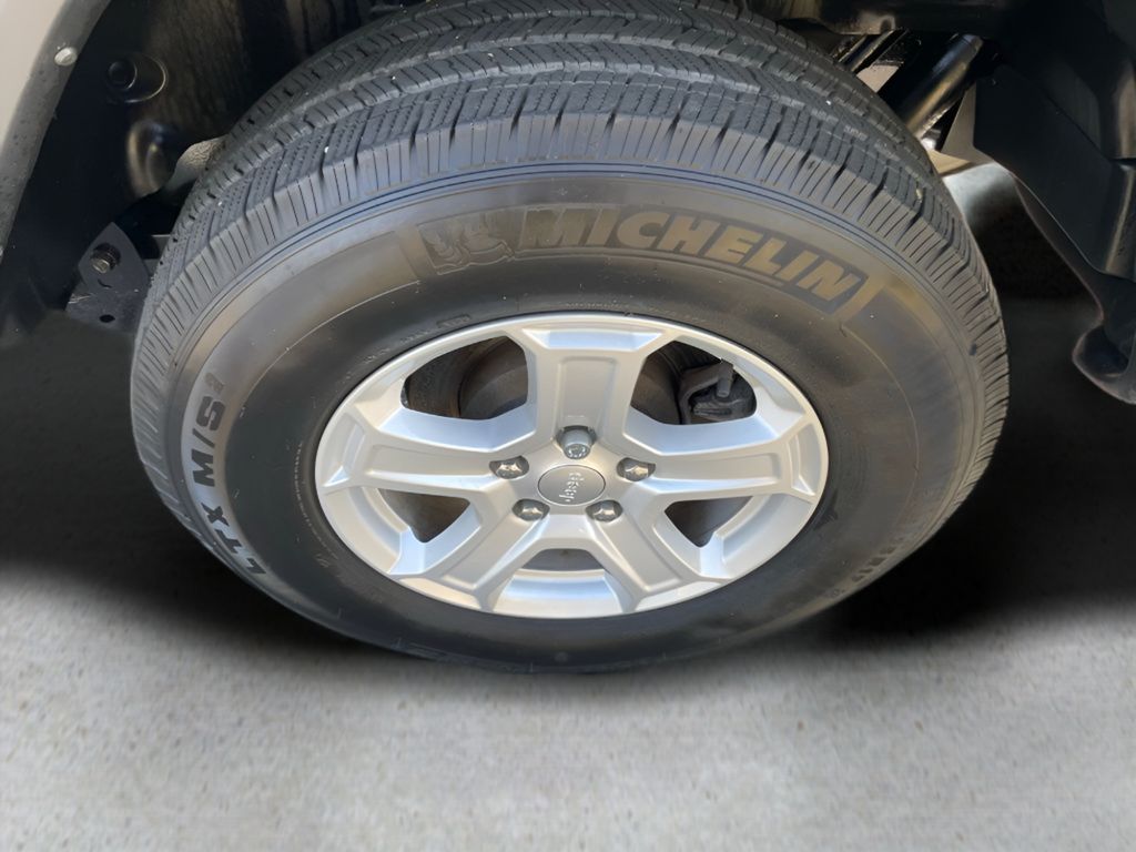 Vehicle image 14 of 29