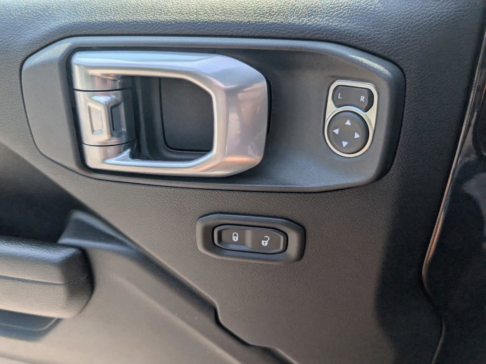 Vehicle image 24 of 26
