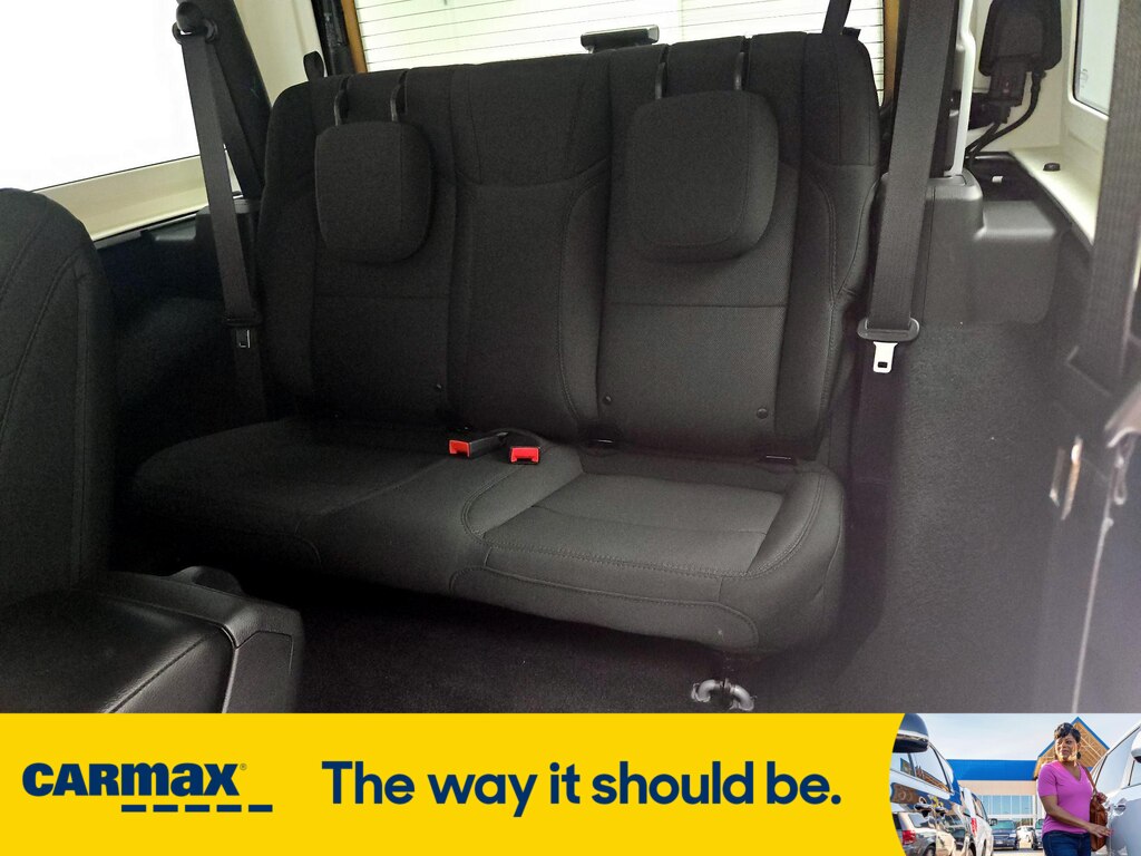 Vehicle image 24 of 28
