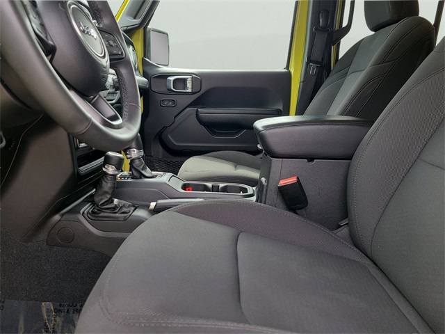 Vehicle image 17 of 35