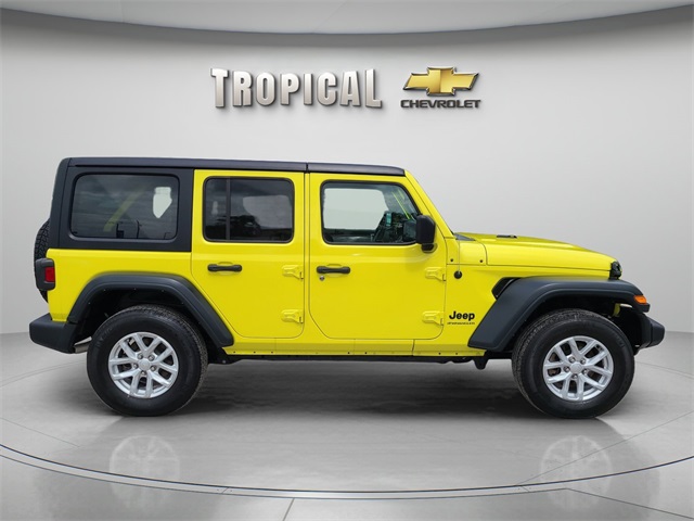 Vehicle image 4 of 35