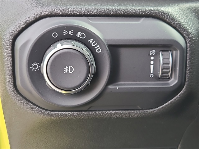 Vehicle image 32 of 35