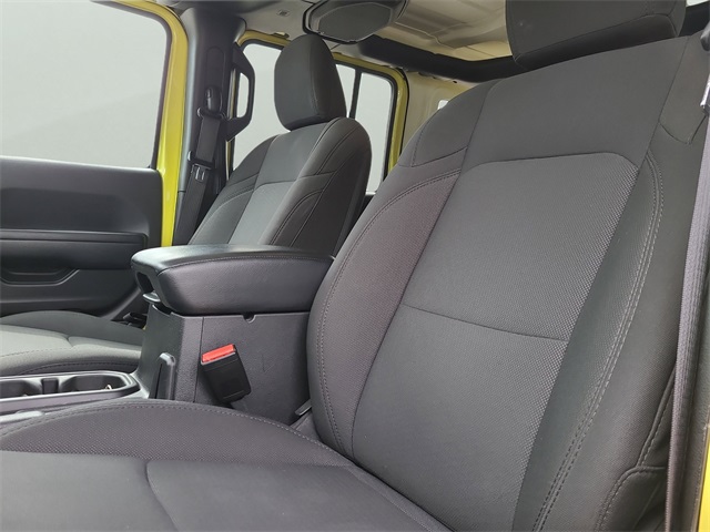 Vehicle image 13 of 35
