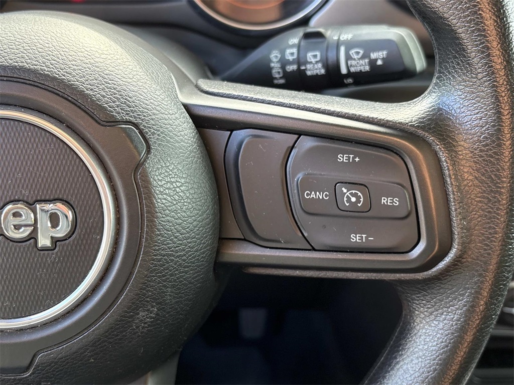 Vehicle image 28 of 32