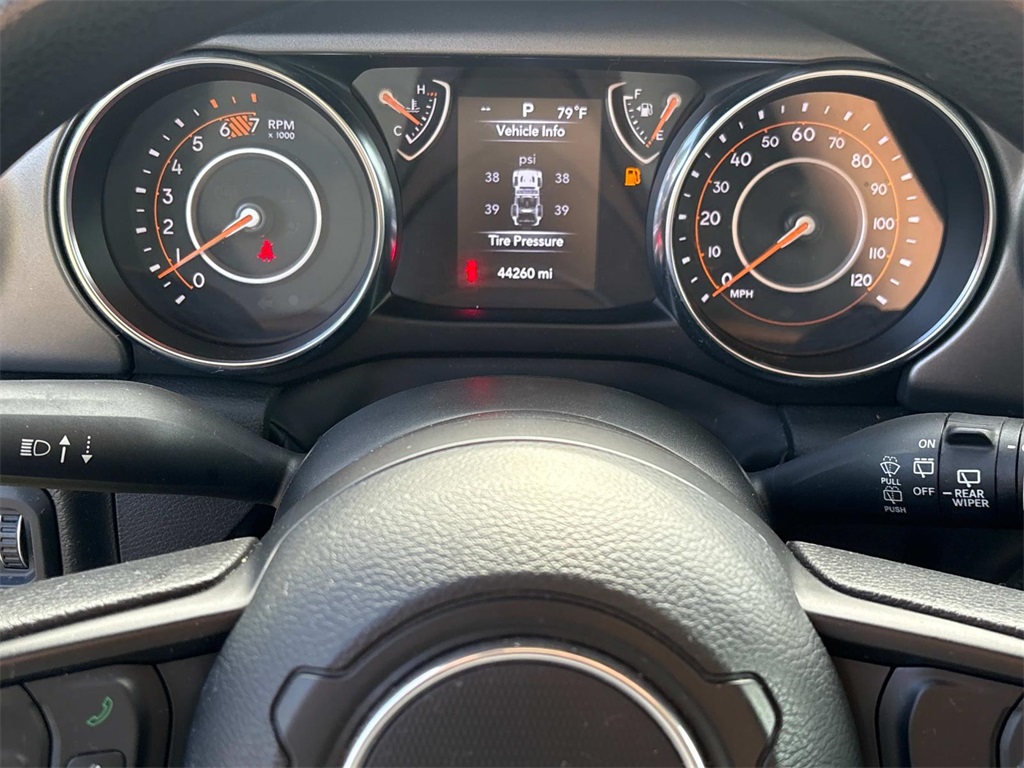 Vehicle image 20 of 32