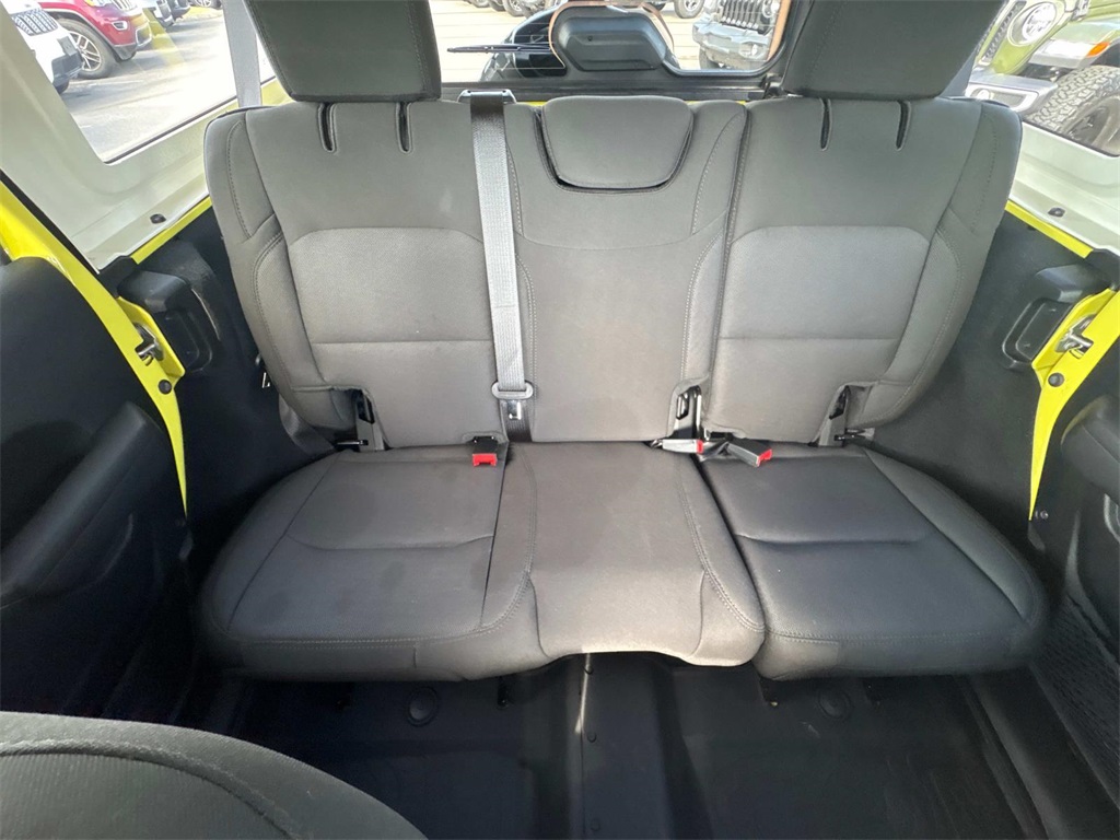 Vehicle image 16 of 32