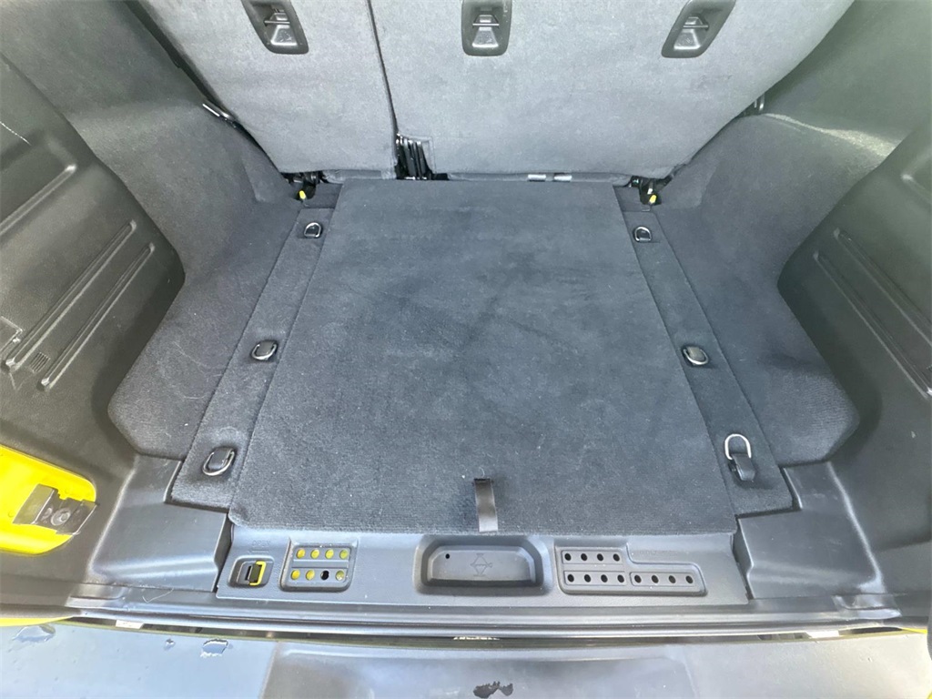 Vehicle image 11 of 32