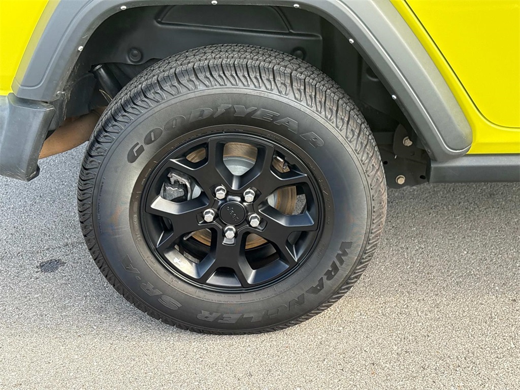 Vehicle image 9 of 32