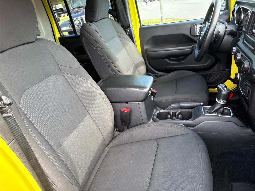 Vehicle image 14 of 32