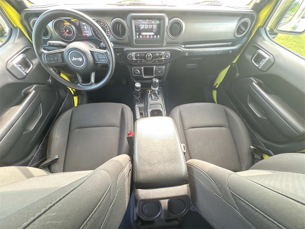 Vehicle image 18 of 32
