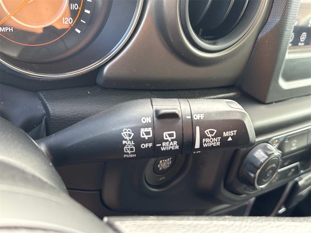 Vehicle image 23 of 32
