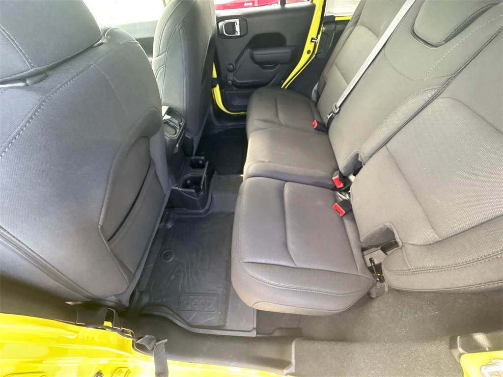 Vehicle image 15 of 32