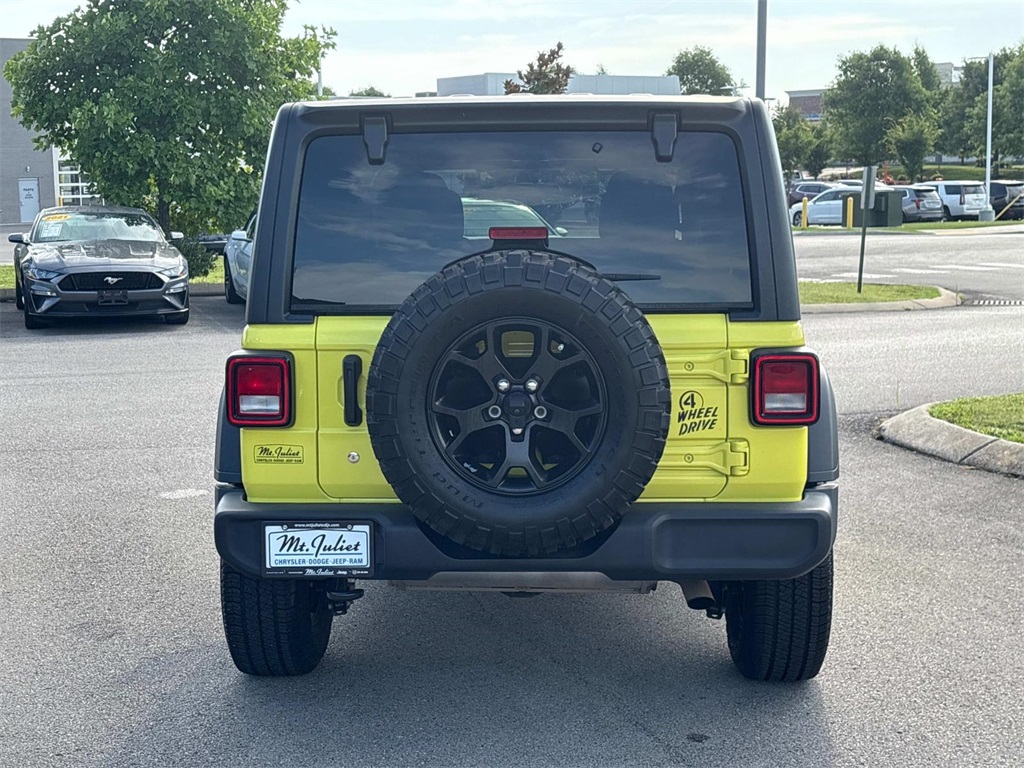 Vehicle image 7 of 32