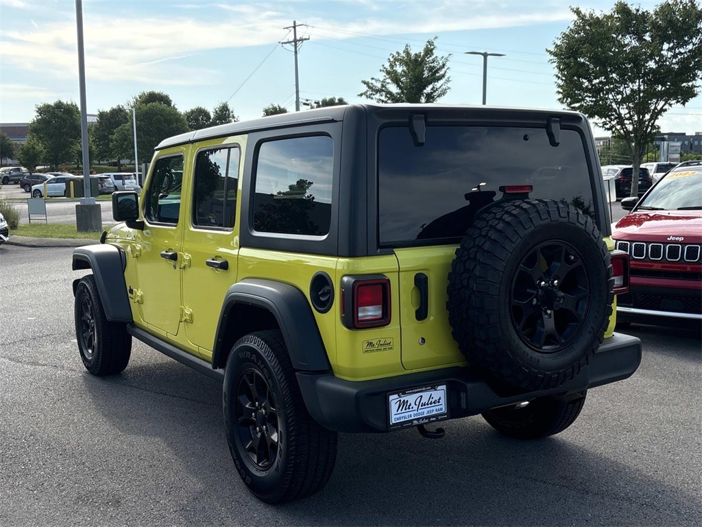 Vehicle image 8 of 32