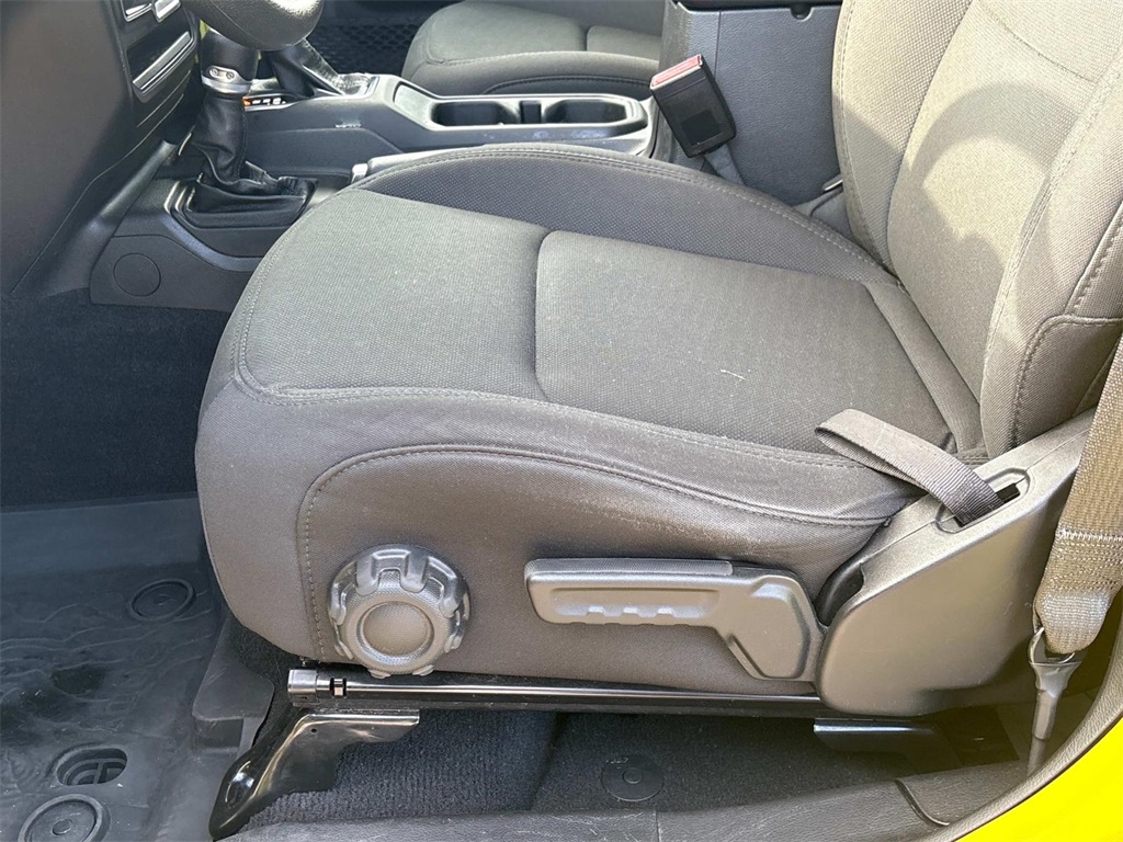 Vehicle image 31 of 32
