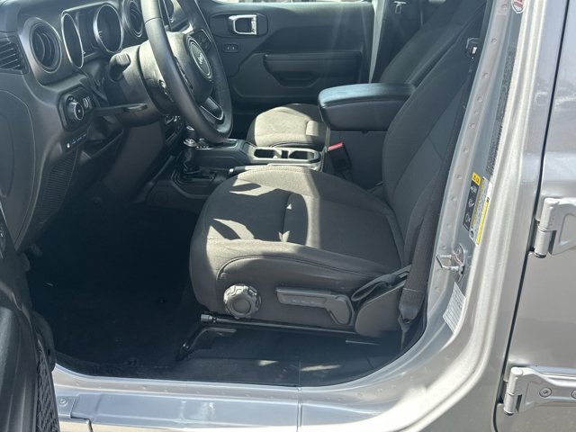 Vehicle image 9 of 33