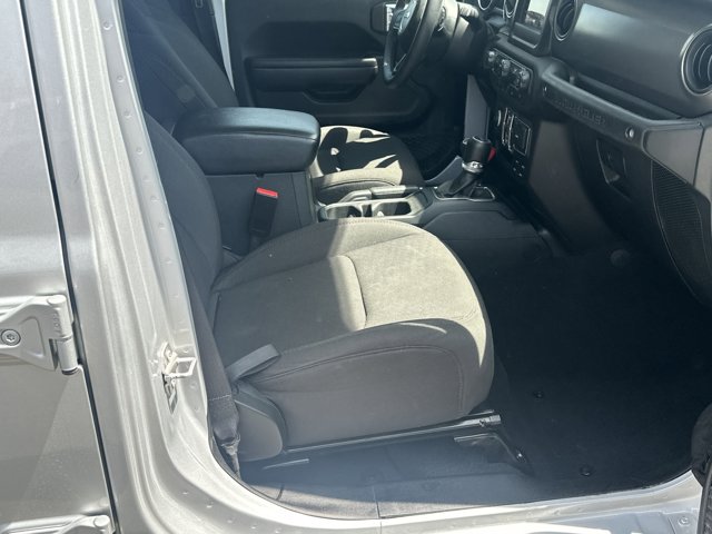 Vehicle image 14 of 33