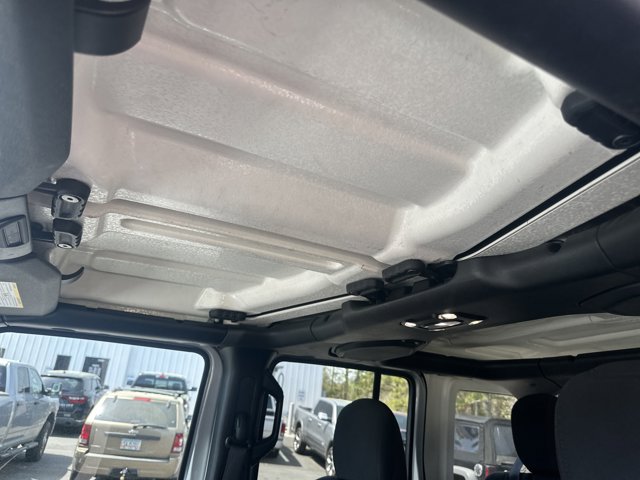 Vehicle image 32 of 33
