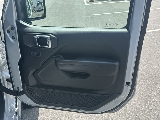 Vehicle image 15 of 33