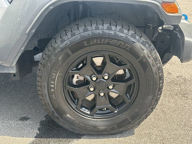 Vehicle image 13 of 33
