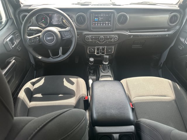 Vehicle image 23 of 33