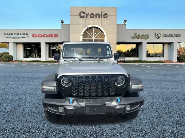 Vehicle image 4 of 33