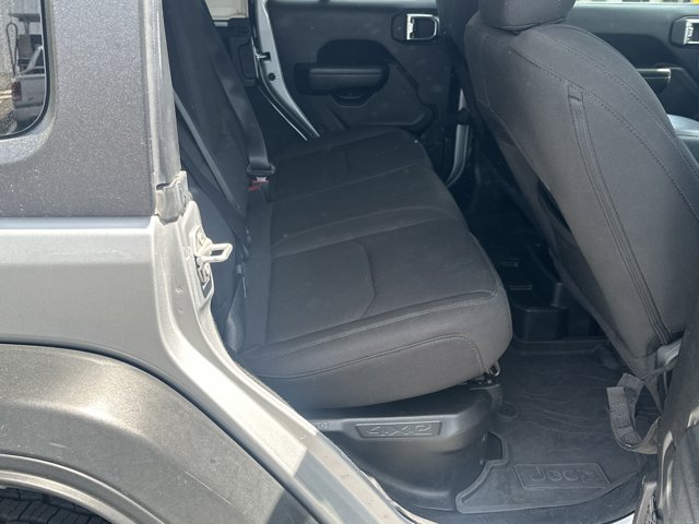 Vehicle image 16 of 33