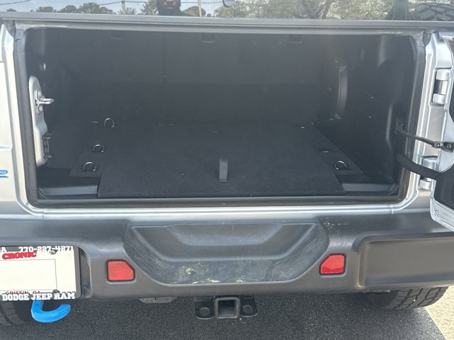 Vehicle image 19 of 33