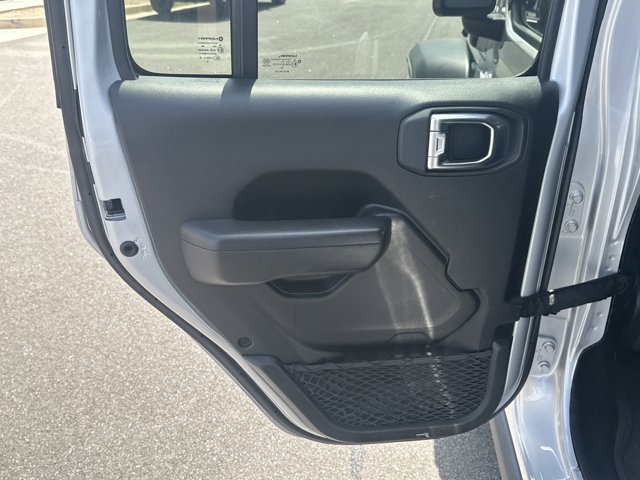Vehicle image 22 of 33
