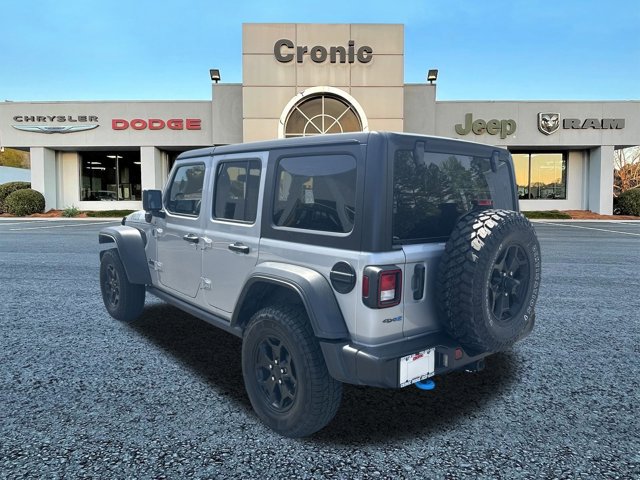 Vehicle image 8 of 33