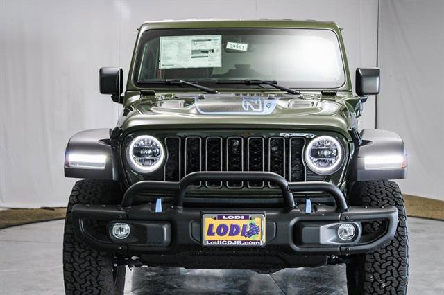 Vehicle image 3 of 61