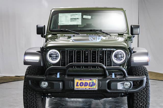 Vehicle image 4 of 61