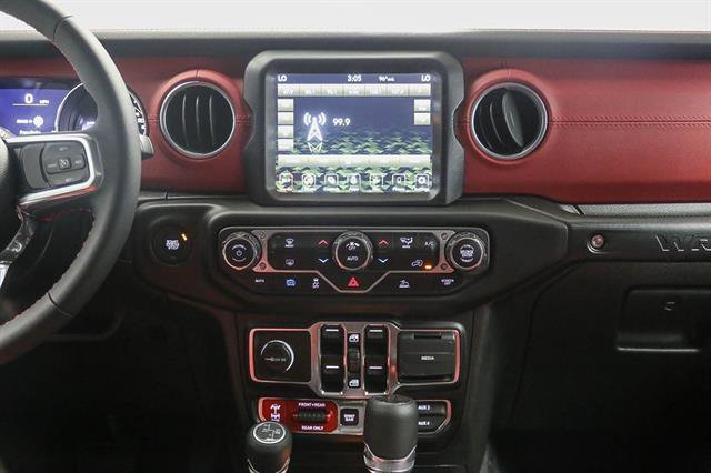 Vehicle image 27 of 69