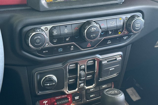 Vehicle image 18 of 24
