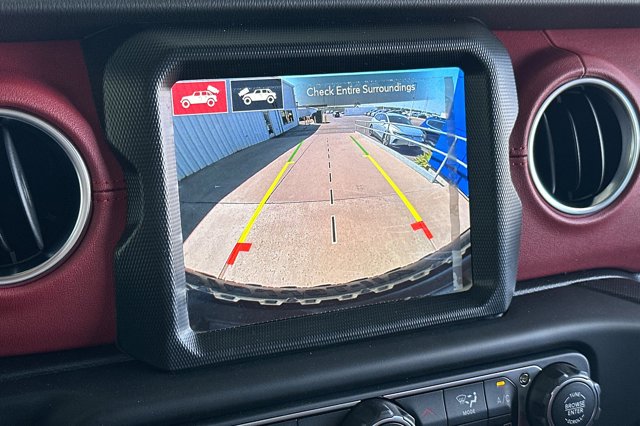 Vehicle image 17 of 24