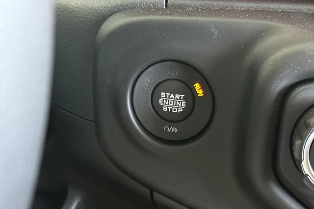 Vehicle image 21 of 24