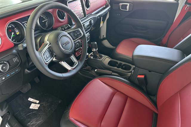 Vehicle image 7 of 24