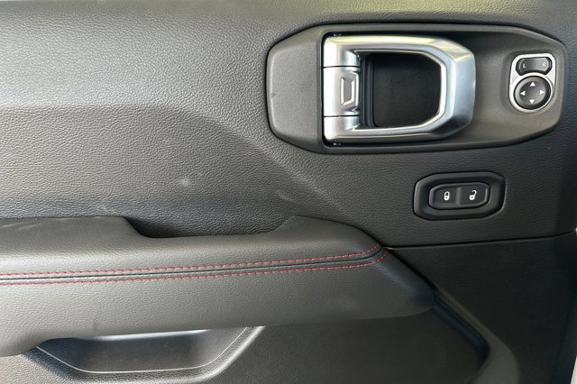 Vehicle image 8 of 24